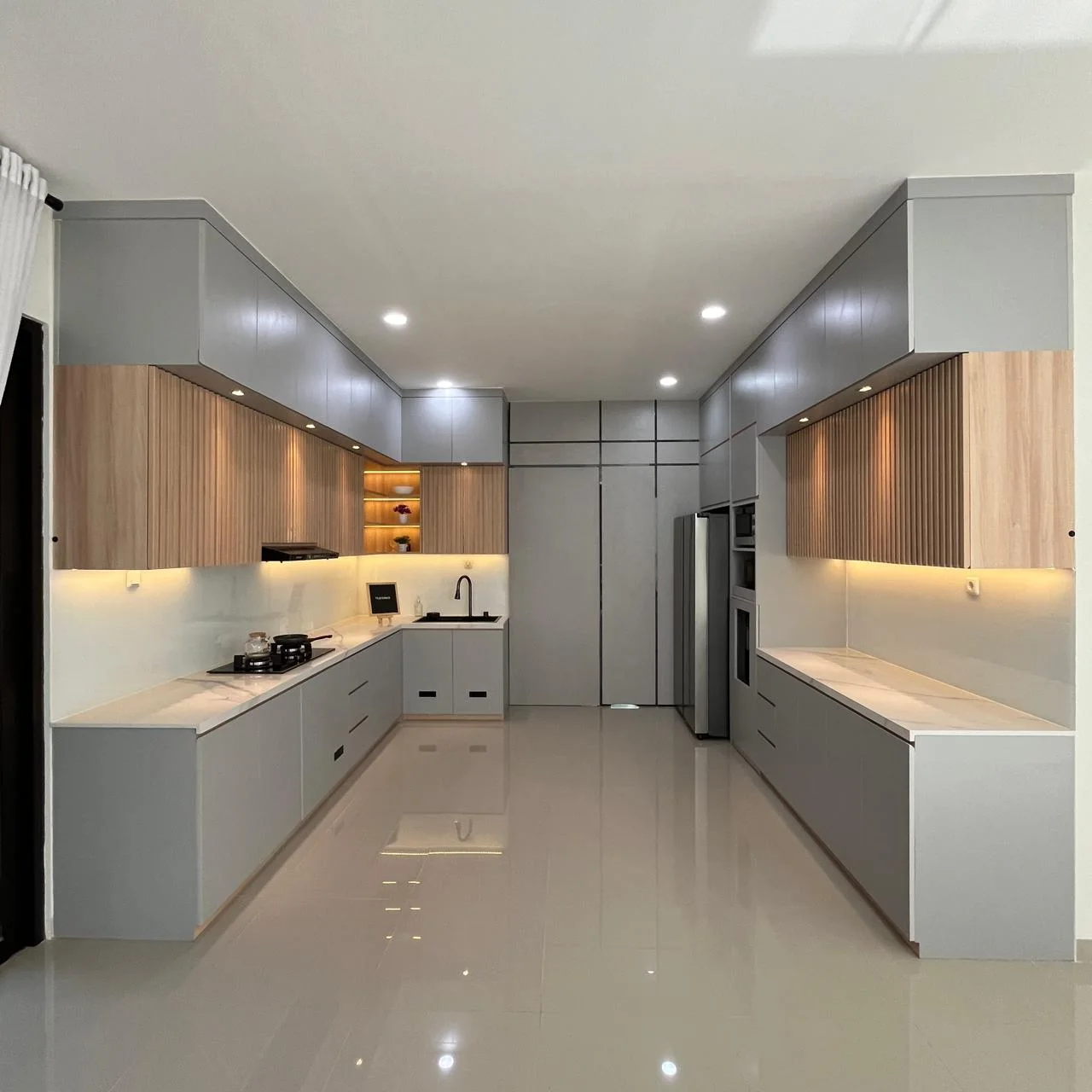 KITCHEN HPL LATTER U Minimalis